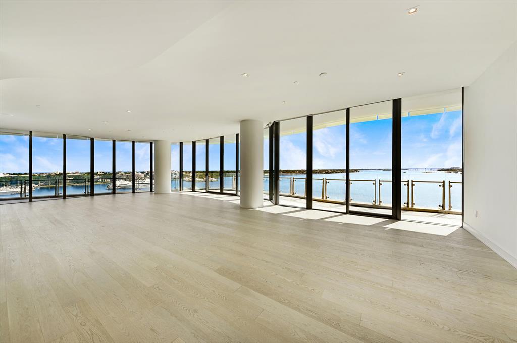 BRISTOL CONDO - Residential