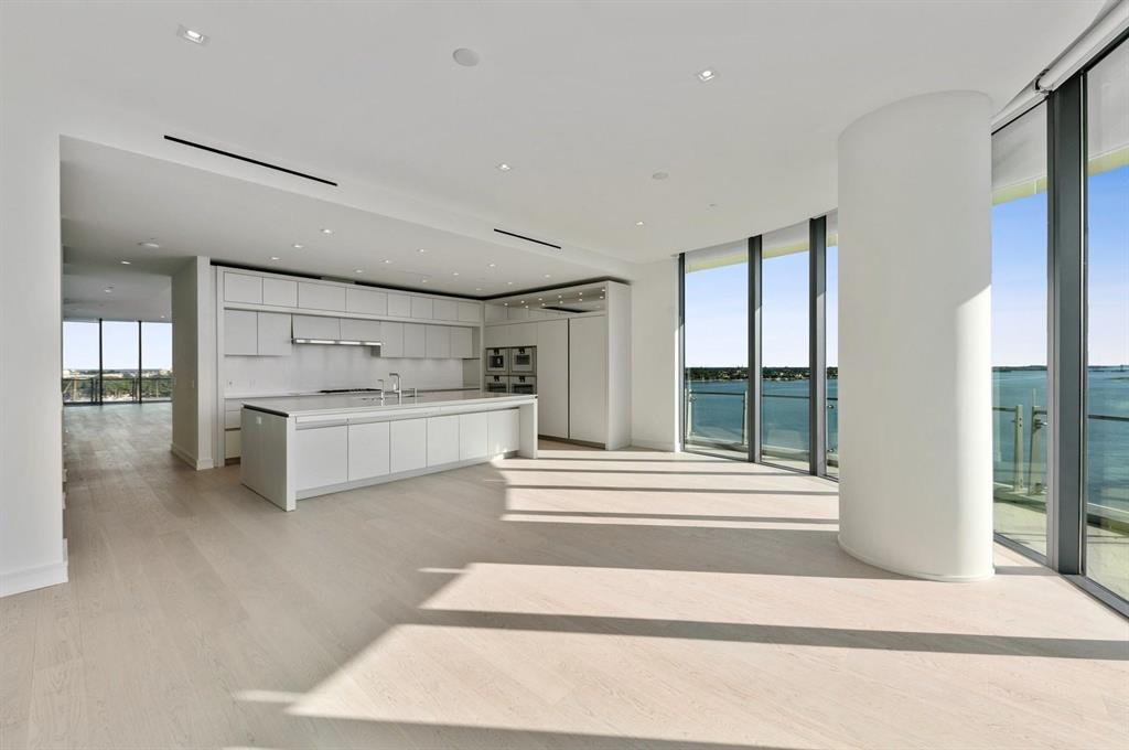 BRISTOL CONDO - Residential