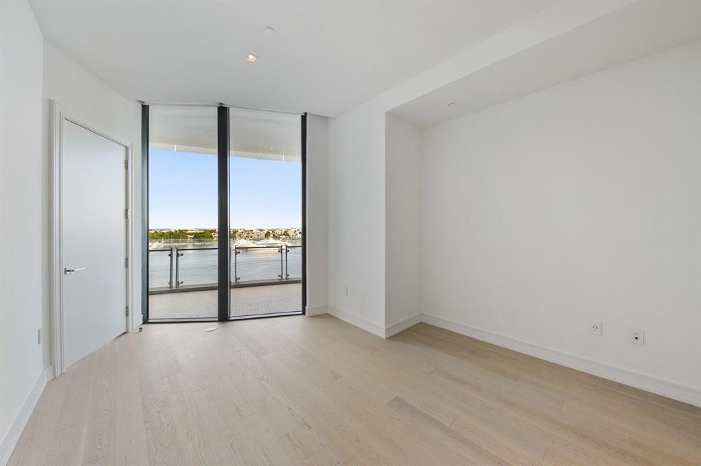 BRISTOL CONDO - Residential