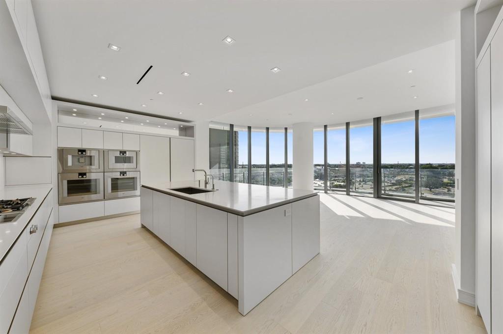 BRISTOL CONDO - Residential