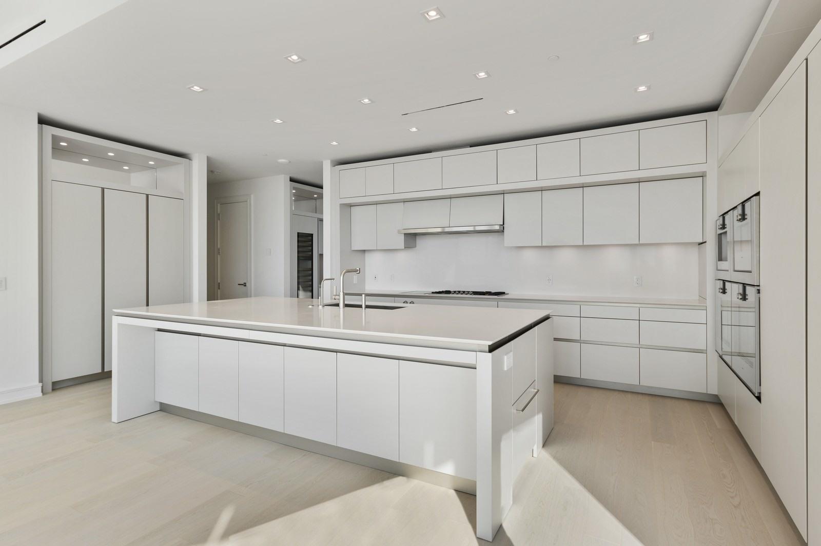 BRISTOL CONDO - Residential