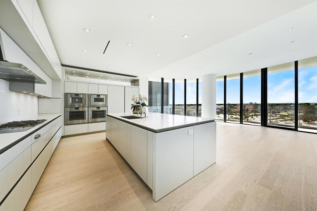 BRISTOL CONDO - Residential