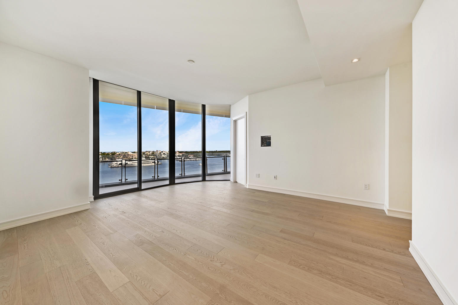 BRISTOL CONDO - Residential