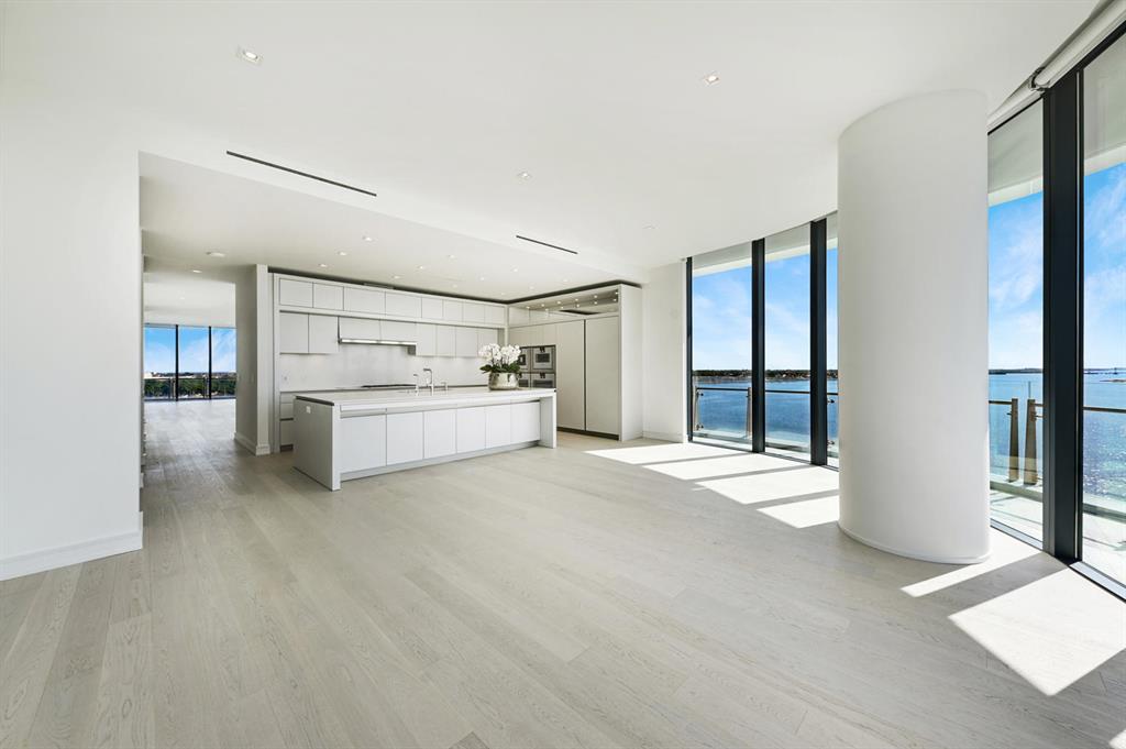 BRISTOL CONDO - Residential