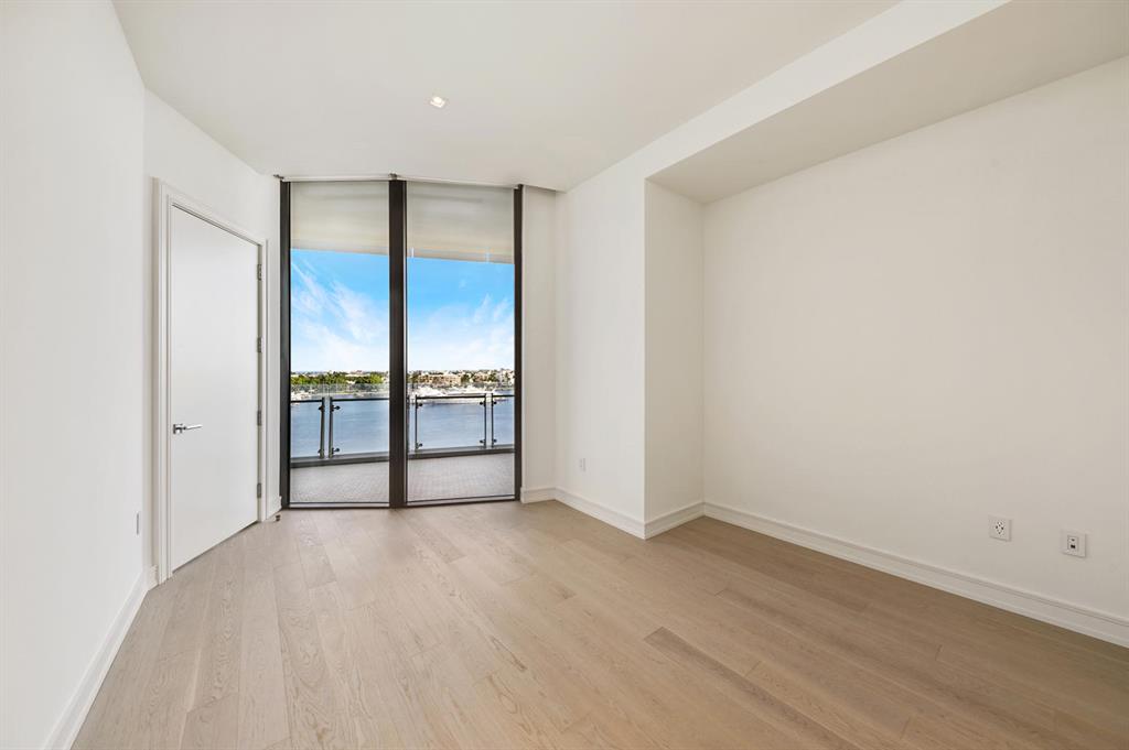 BRISTOL CONDO - Residential