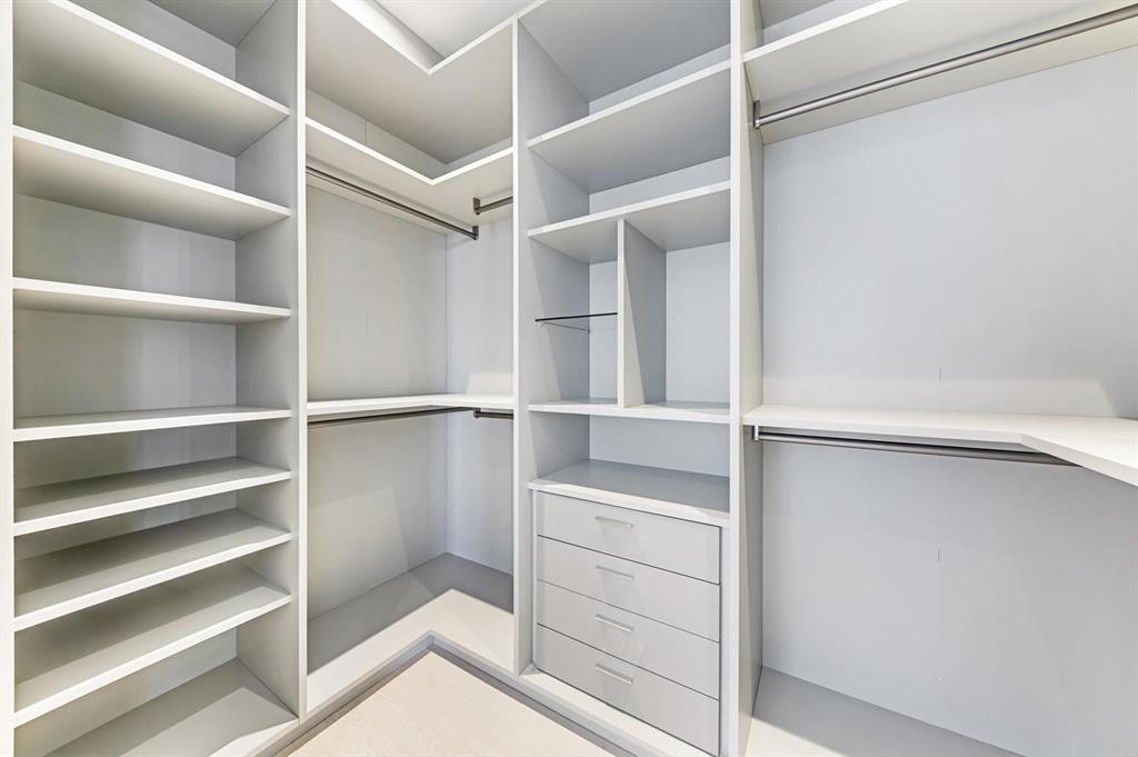 BRISTOL CONDO - Residential