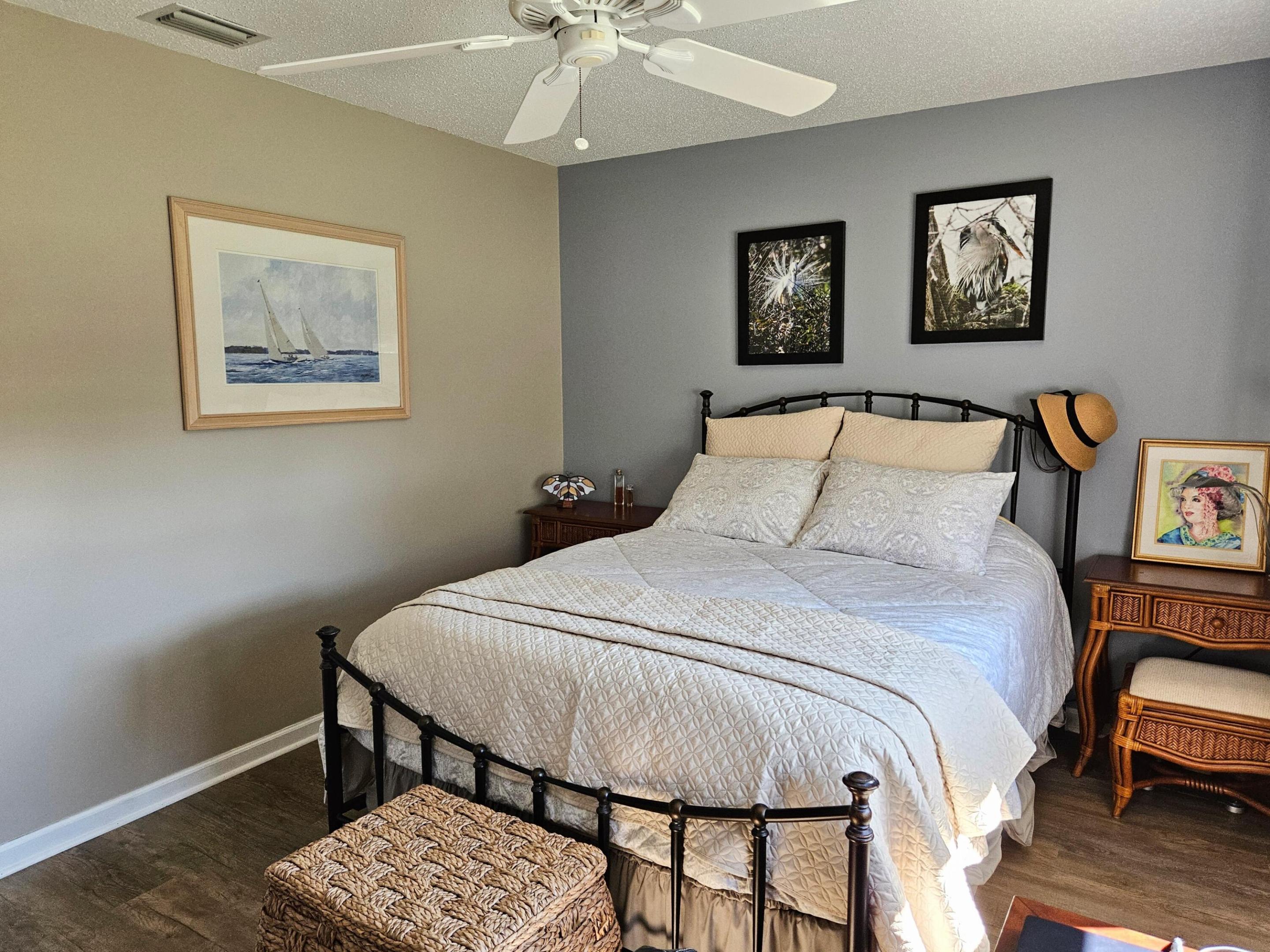 CRESTHAVEN VILLAS CONDO 27 - Residential