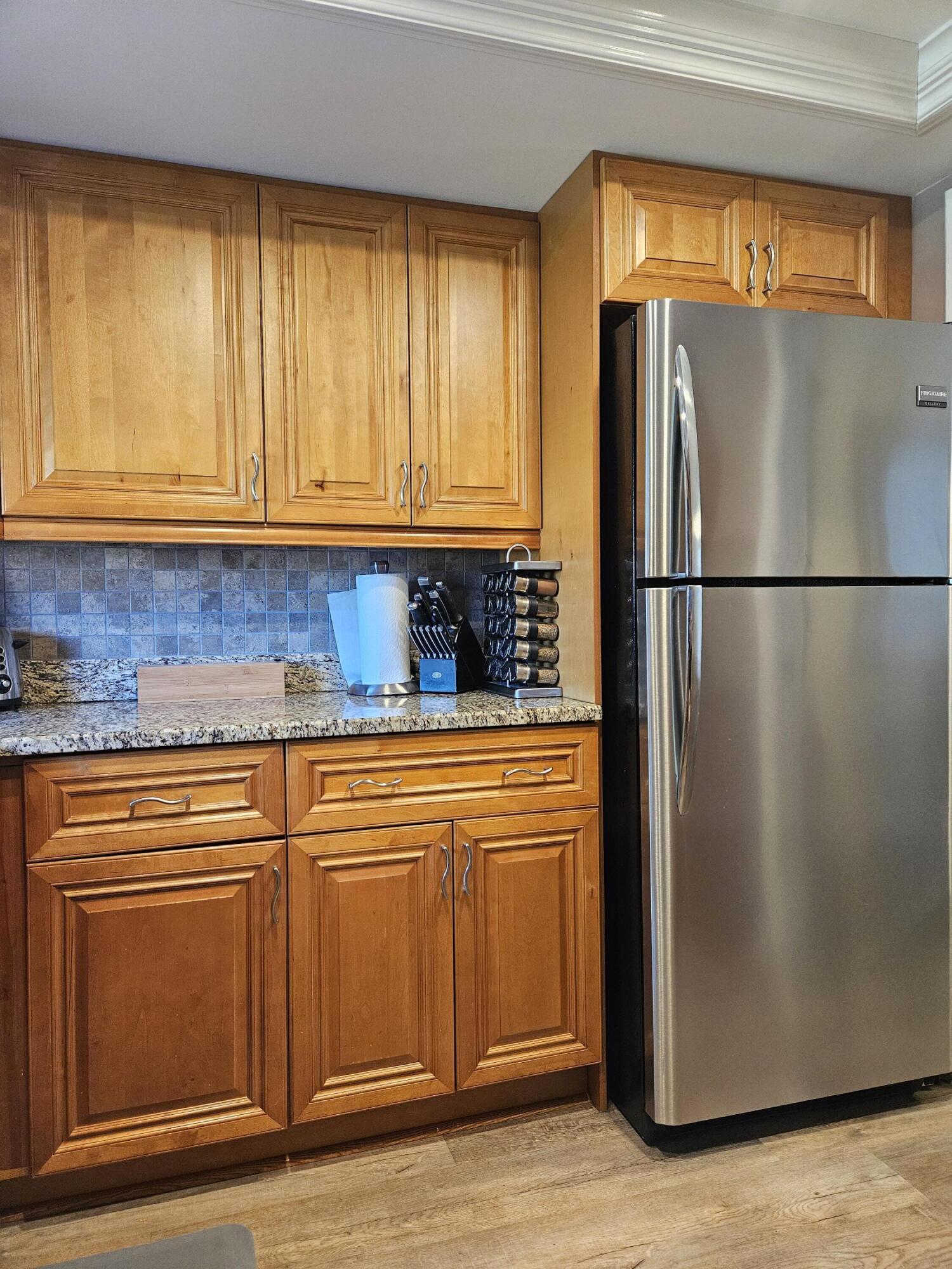 CRESTHAVEN VILLAS CONDO 27 - Residential