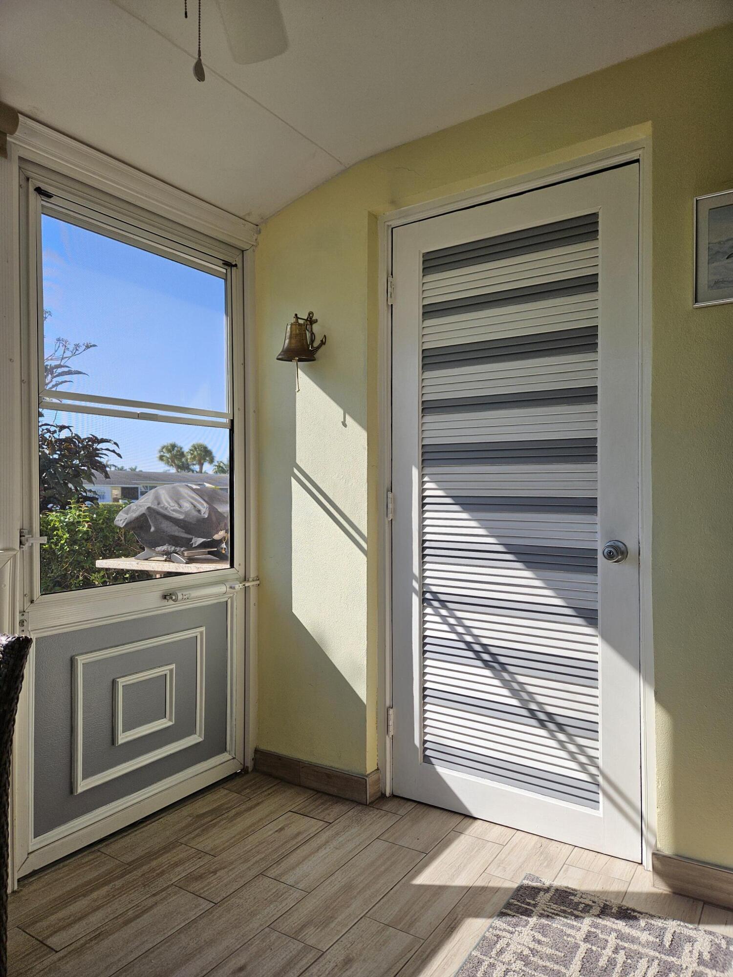 CRESTHAVEN VILLAS CONDO 27 - Residential