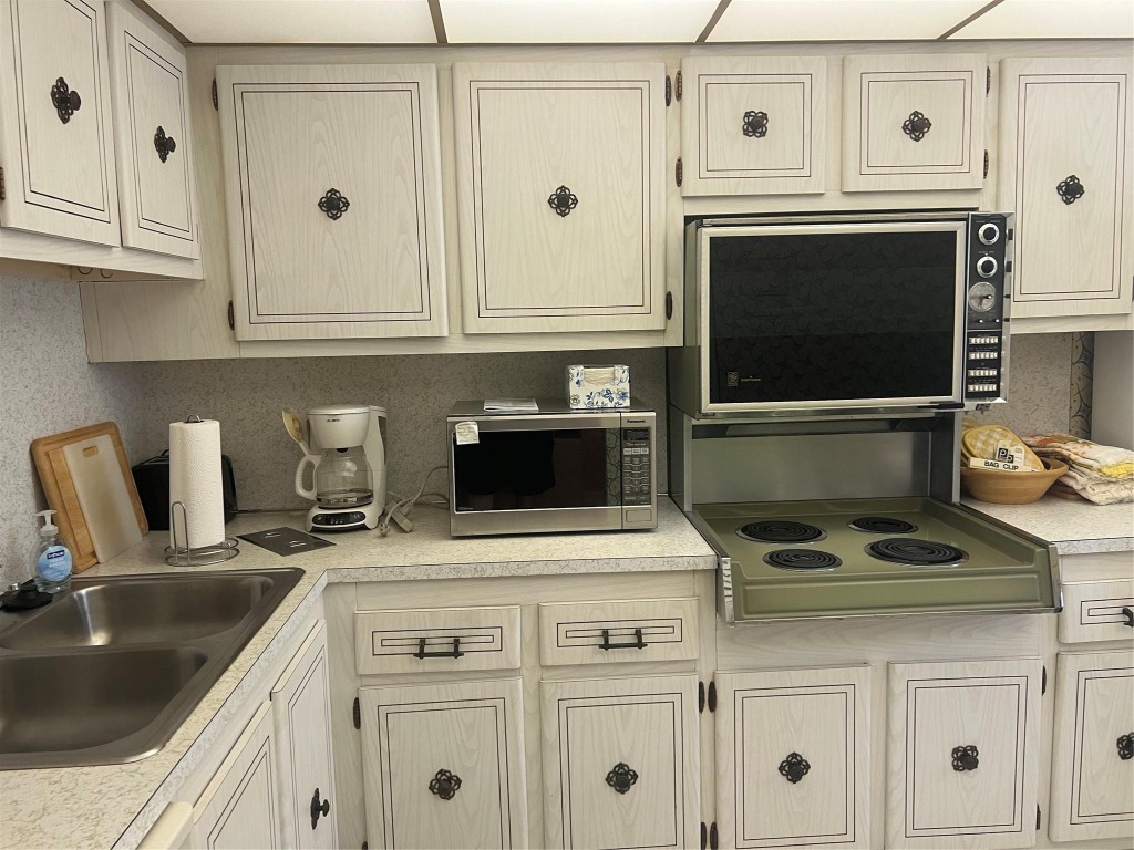 FAIRWAYS ROYAL CONDO - Residential