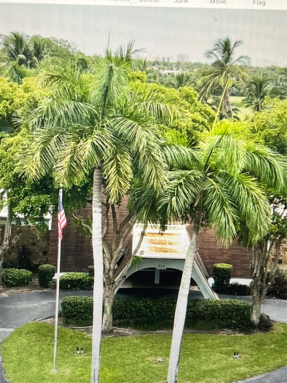 FAIRWAYS ROYAL CONDO - Residential