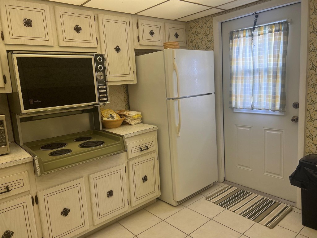 FAIRWAYS ROYAL CONDO - Residential