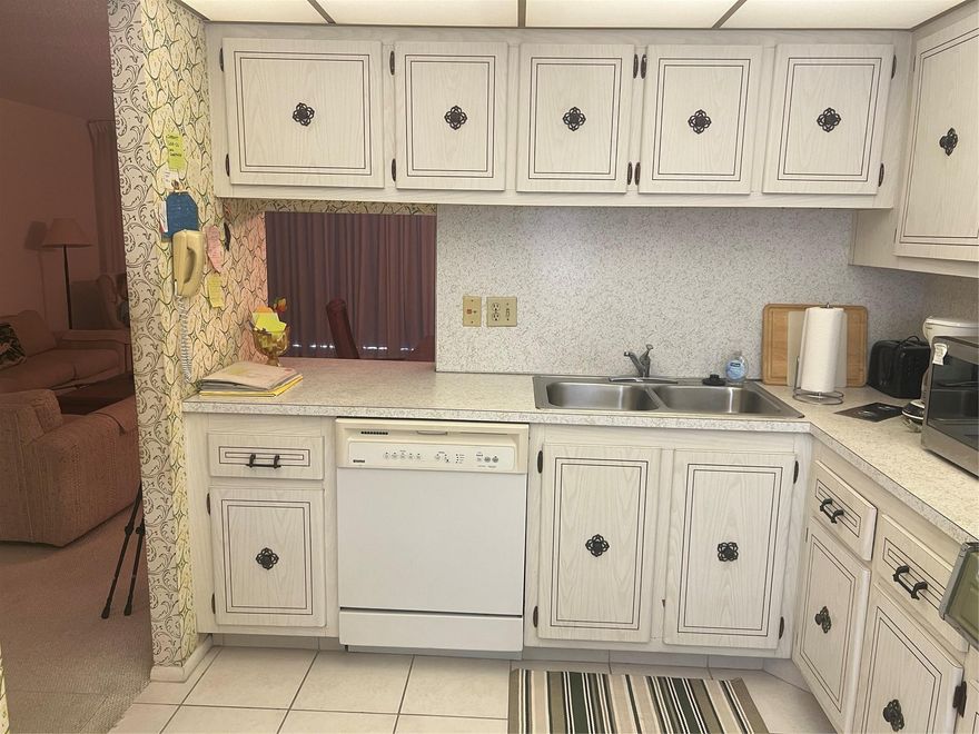 WELL MAINTAINED 2 BEDROOM 2 BATH WITH EAT IN KITCHEN. NEW VANITY IN MASTER BATHROOM. UPDATED HURRICANE SHUTTERS ON BALCONY. COULD BE EXCELLENT PIED-A TERRE. GREAT LOCATION CLOSE TO BEACH, GULFSTREAM CASINO AND RACE TRACK AND MANY RESTAURANTS. NEW ROOF AND HAS PASSED 50 YEAR CERTIFICATION. CLOSE TO FORT LAUDERDALE-HOLLYWOOD INTERNATIONAL AIRPORT. PARKING SPOT #90.