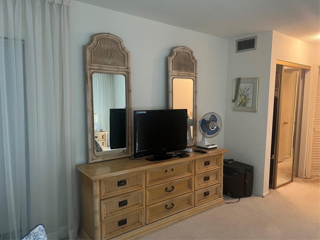 FAIRWAYS ROYAL CONDO - Residential