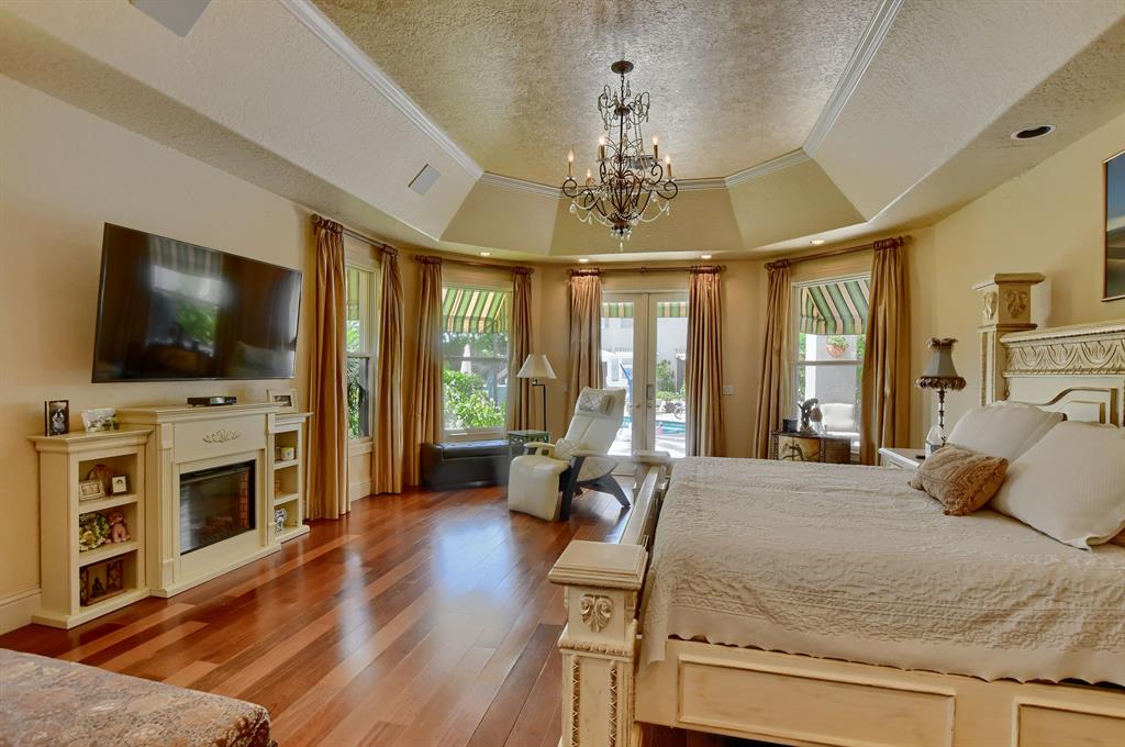 VINTAGE PLACE - Residential