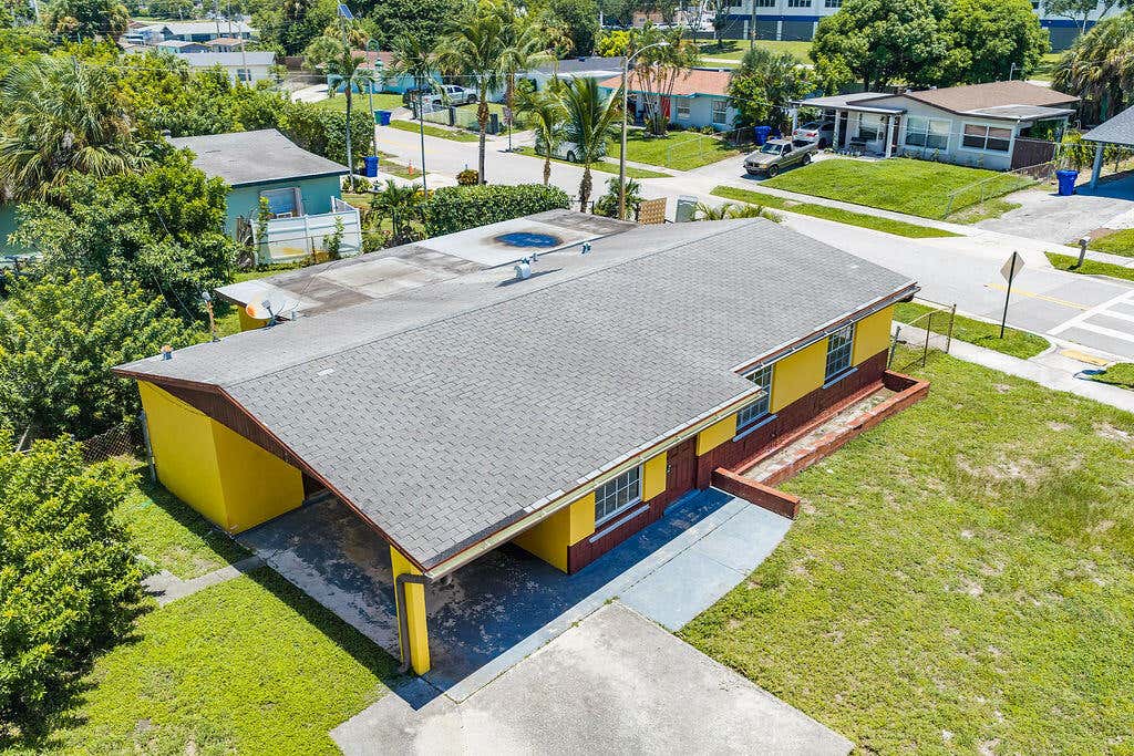 Photo of 1500 W 13TH Street W, Riviera Beach, FL 33404 (MLS # B26063580)