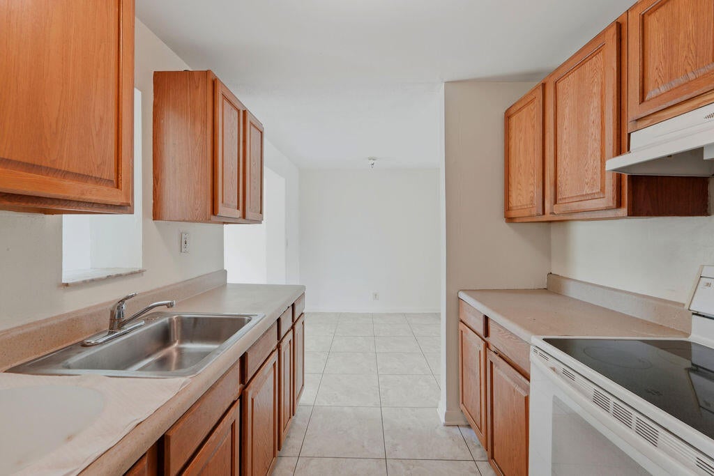 1500 W 13TH Street W