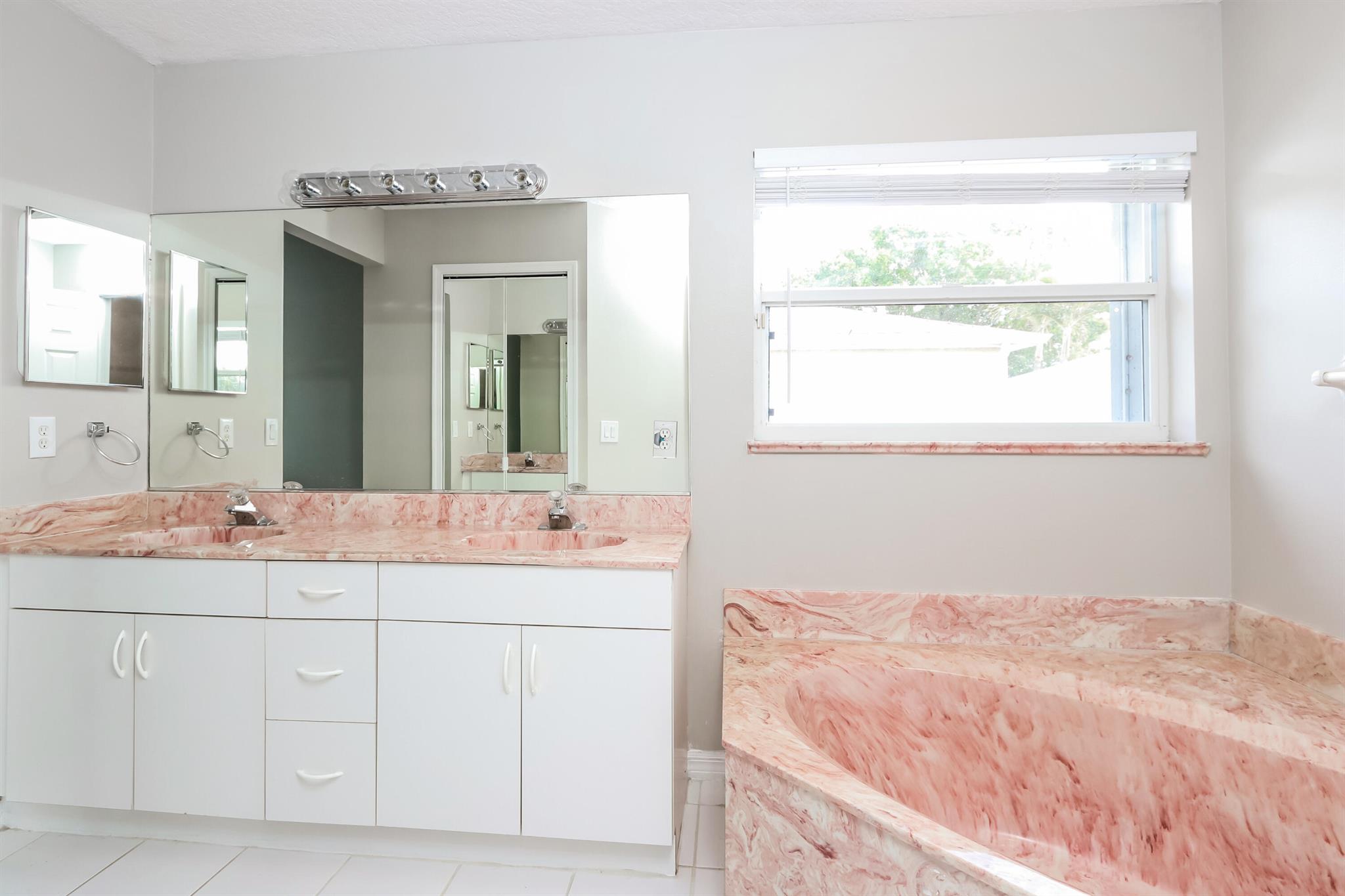 PORT ST LUCIE SECTION 4 - Residential Lease
