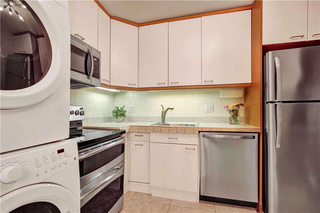 BAY COLONY CLUB - Residential