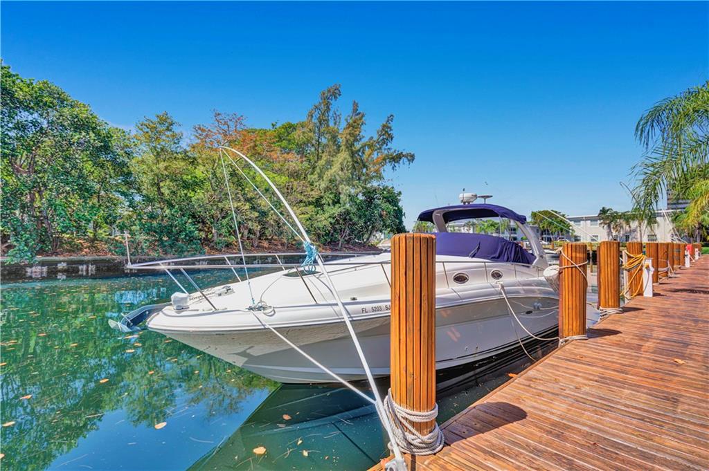 BAY COLONY CLUB - Residential