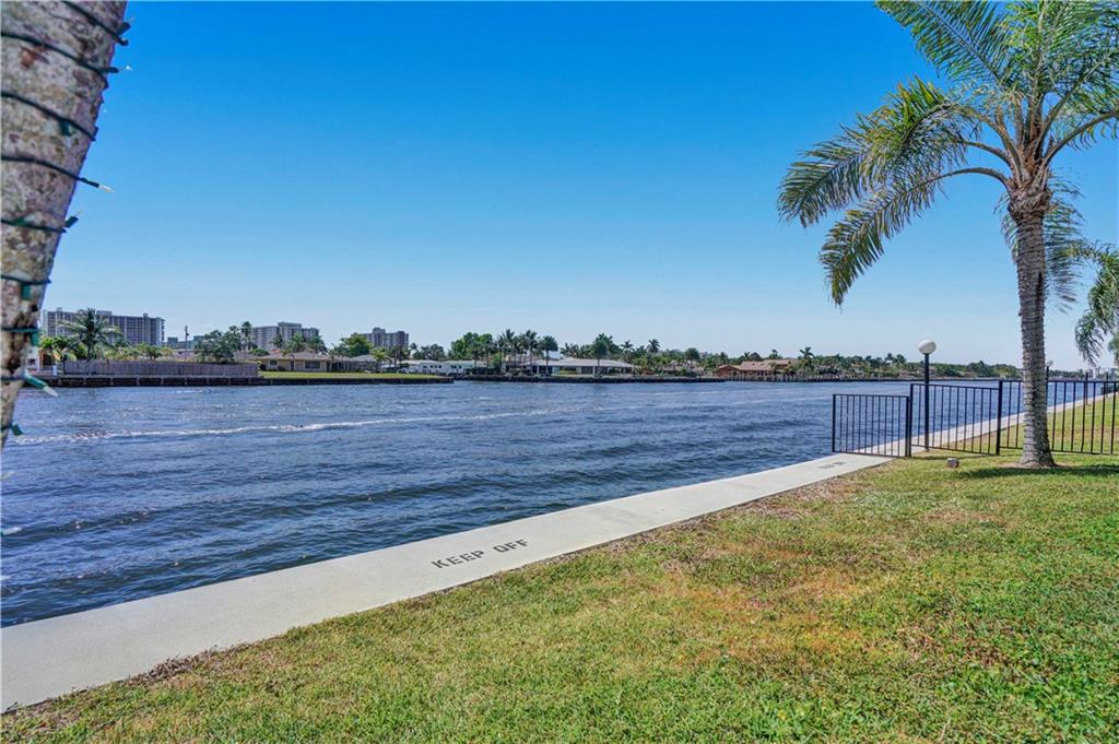 BAY COLONY CLUB - Residential