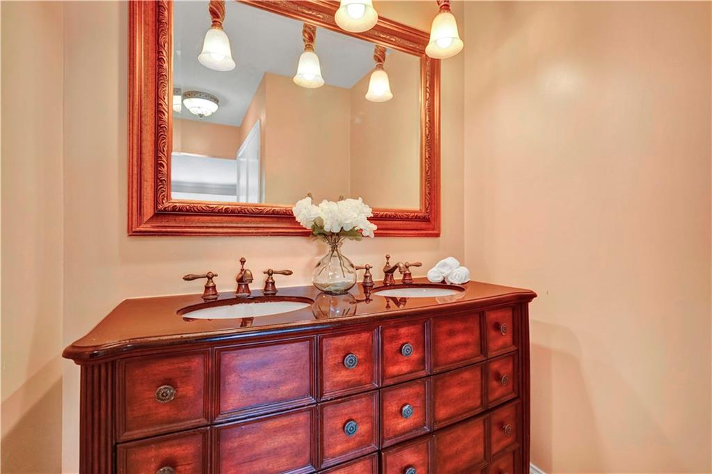 BAY COLONY CLUB - Residential