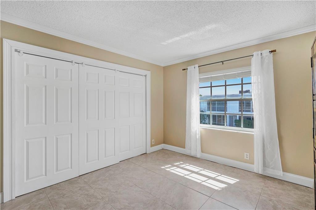 BAY COLONY CLUB - Residential