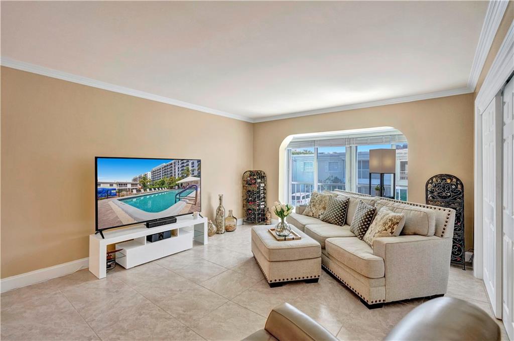 BAY COLONY CLUB - Residential