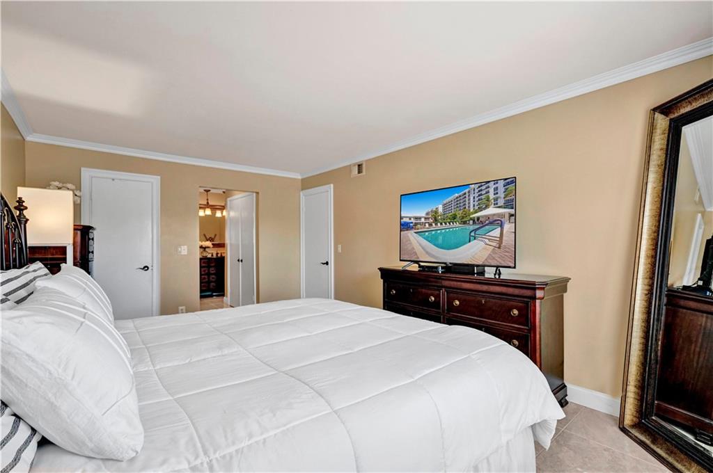 BAY COLONY CLUB - Residential