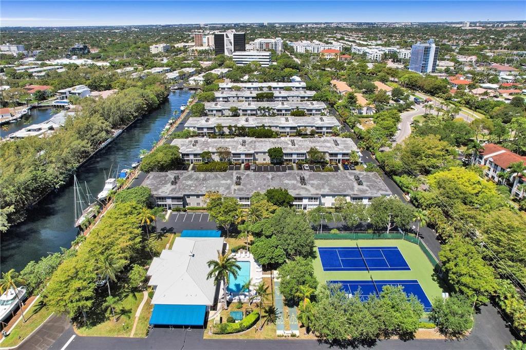 BAY COLONY CLUB - Residential