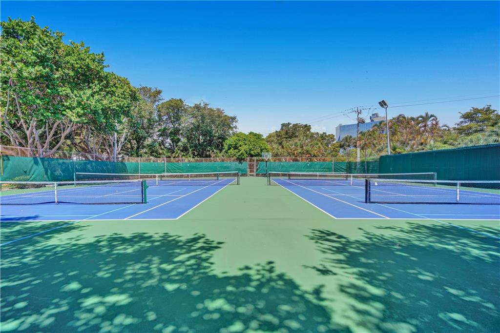 BAY COLONY CLUB - Residential