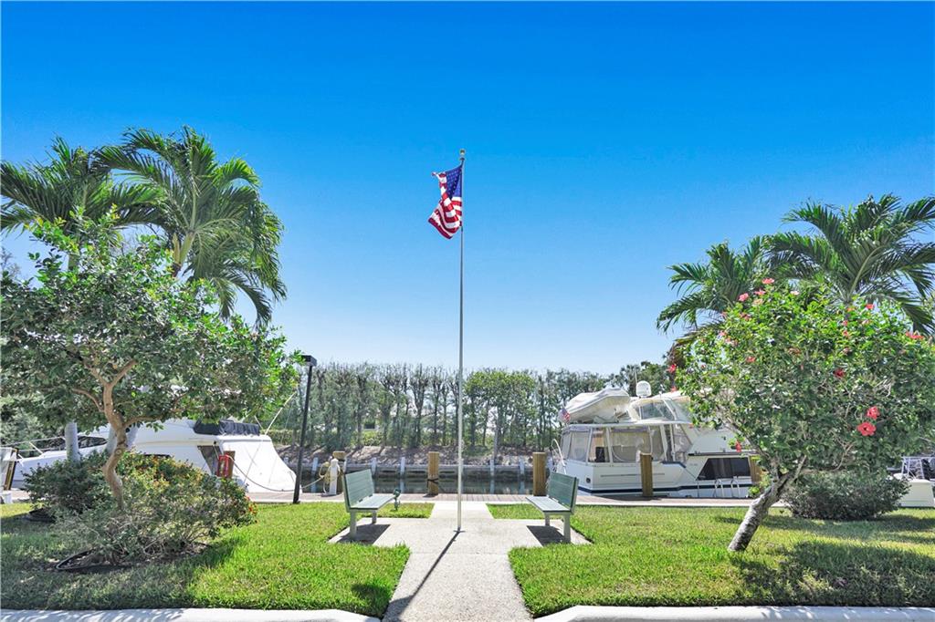 BAY COLONY CLUB - Residential