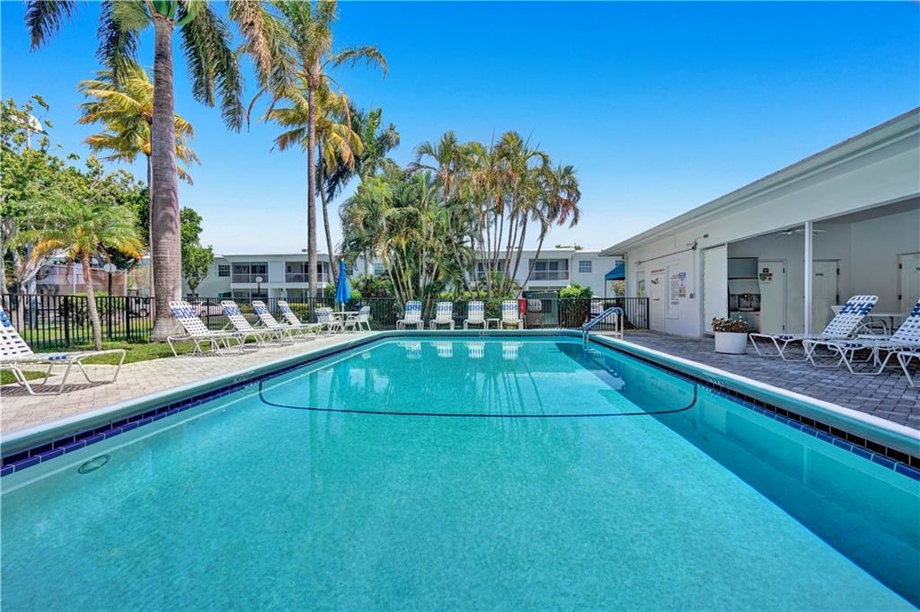 BAY COLONY CLUB - Residential