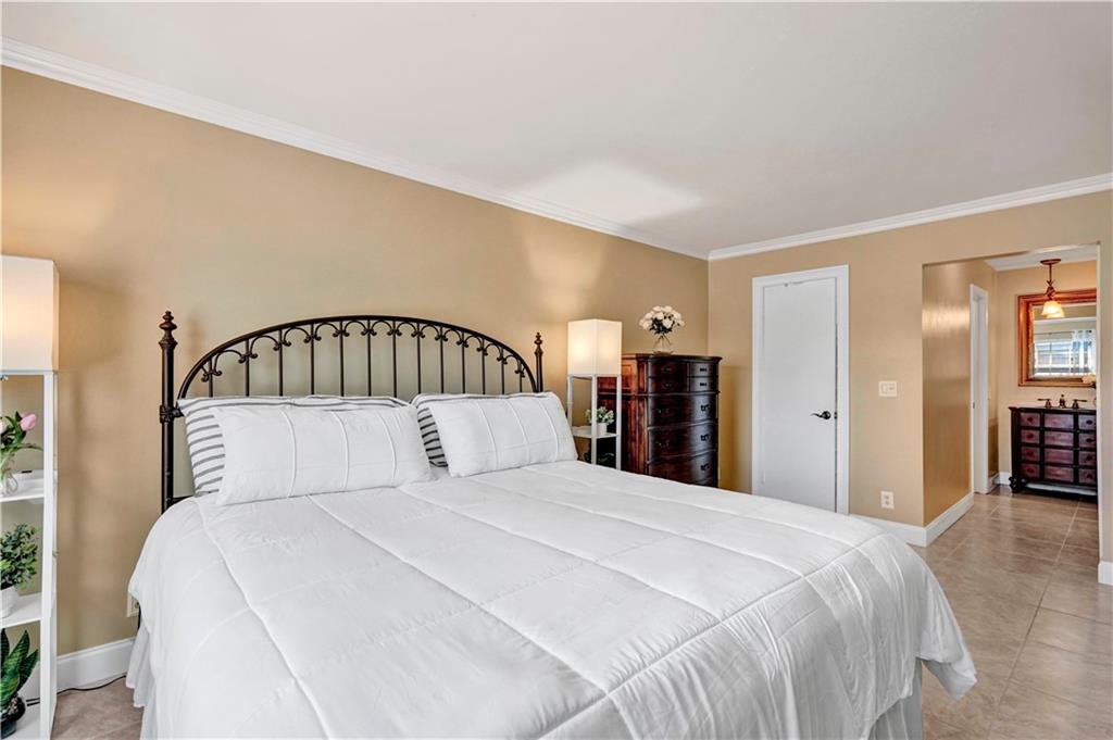 BAY COLONY CLUB - Residential