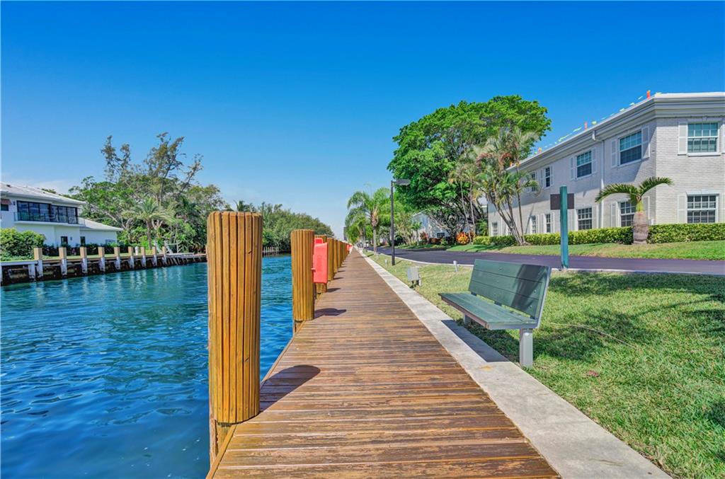 BAY COLONY CLUB - Residential