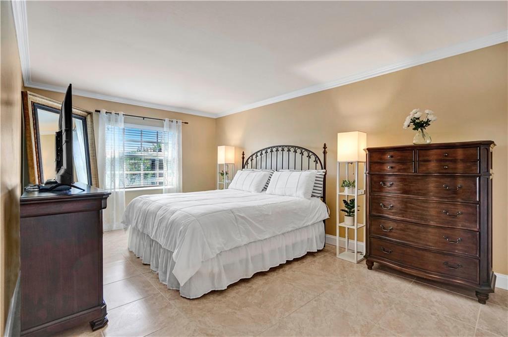 BAY COLONY CLUB - Residential