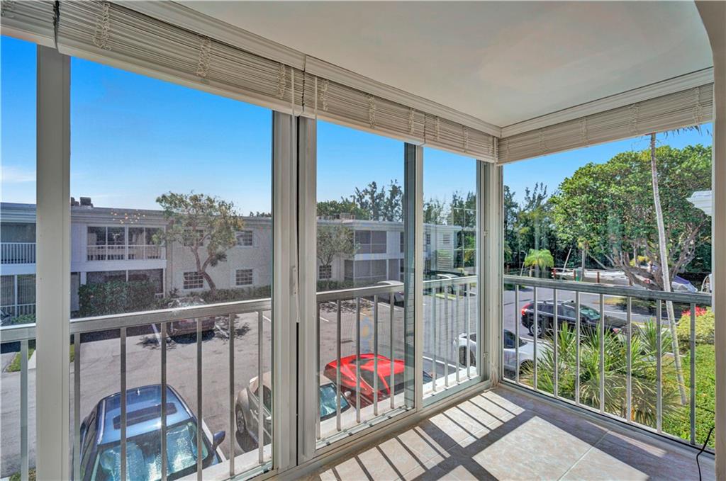 BAY COLONY CLUB - Residential