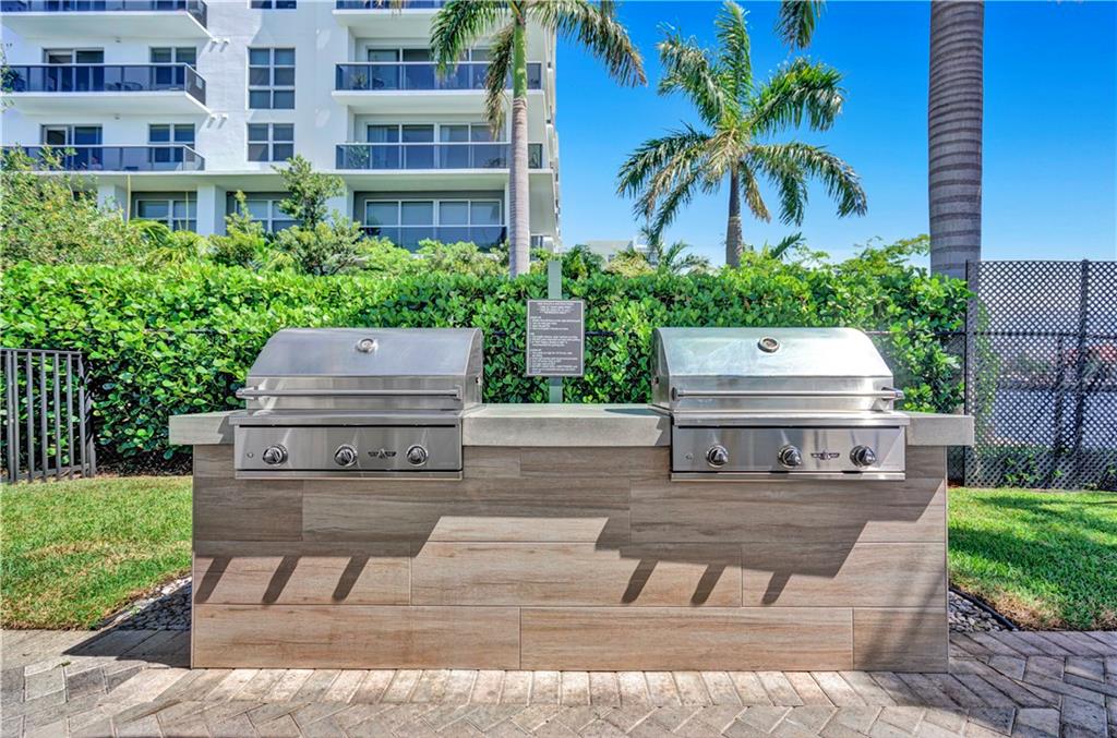 BAY COLONY CLUB - Residential