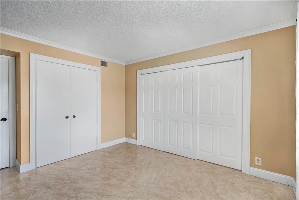 BAY COLONY CLUB - Residential