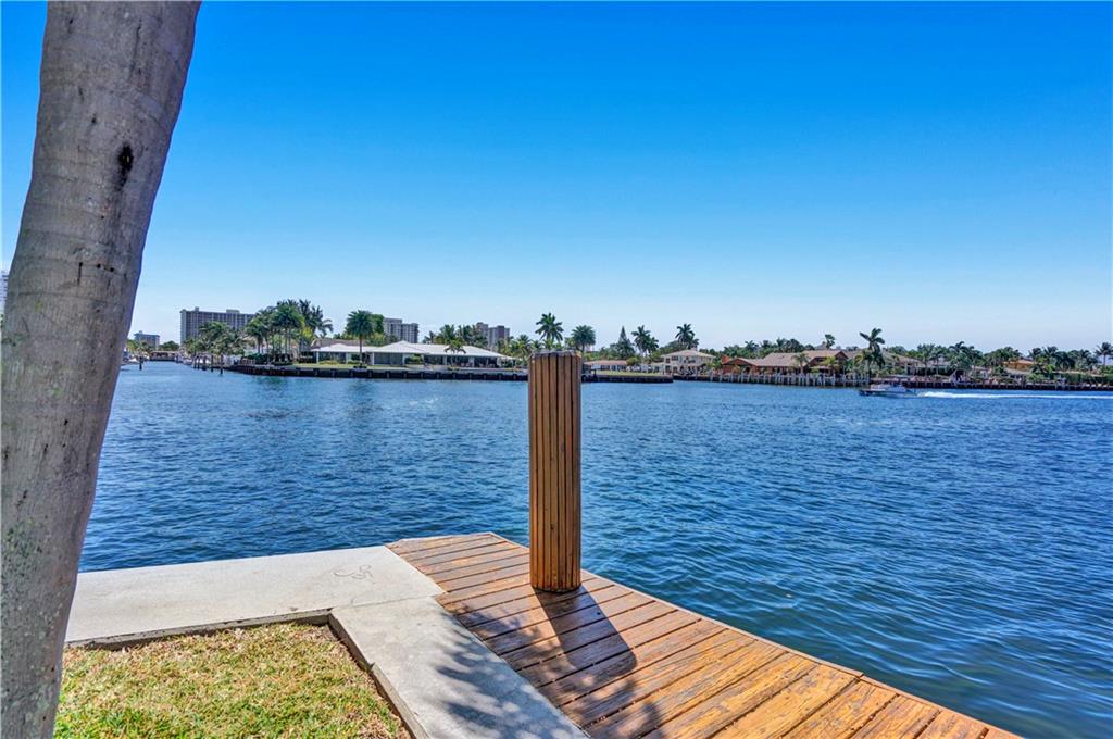 BAY COLONY CLUB - Residential