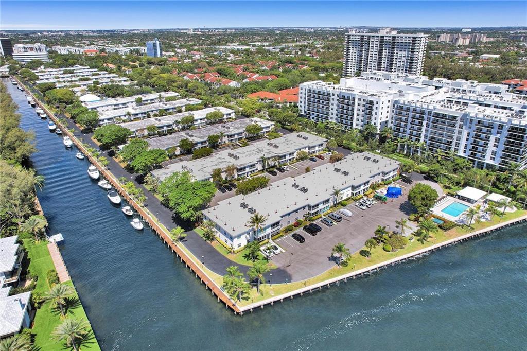 BAY COLONY CLUB - Residential