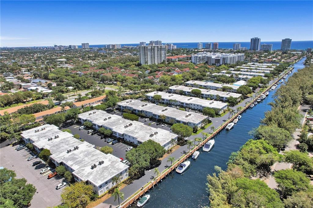 BAY COLONY CLUB - Residential