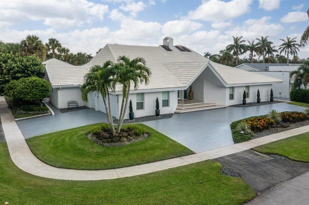 Photo of 4660 Cherry Laurel Lane, Delray Beach, FL 33445 (MLS # R10742826)