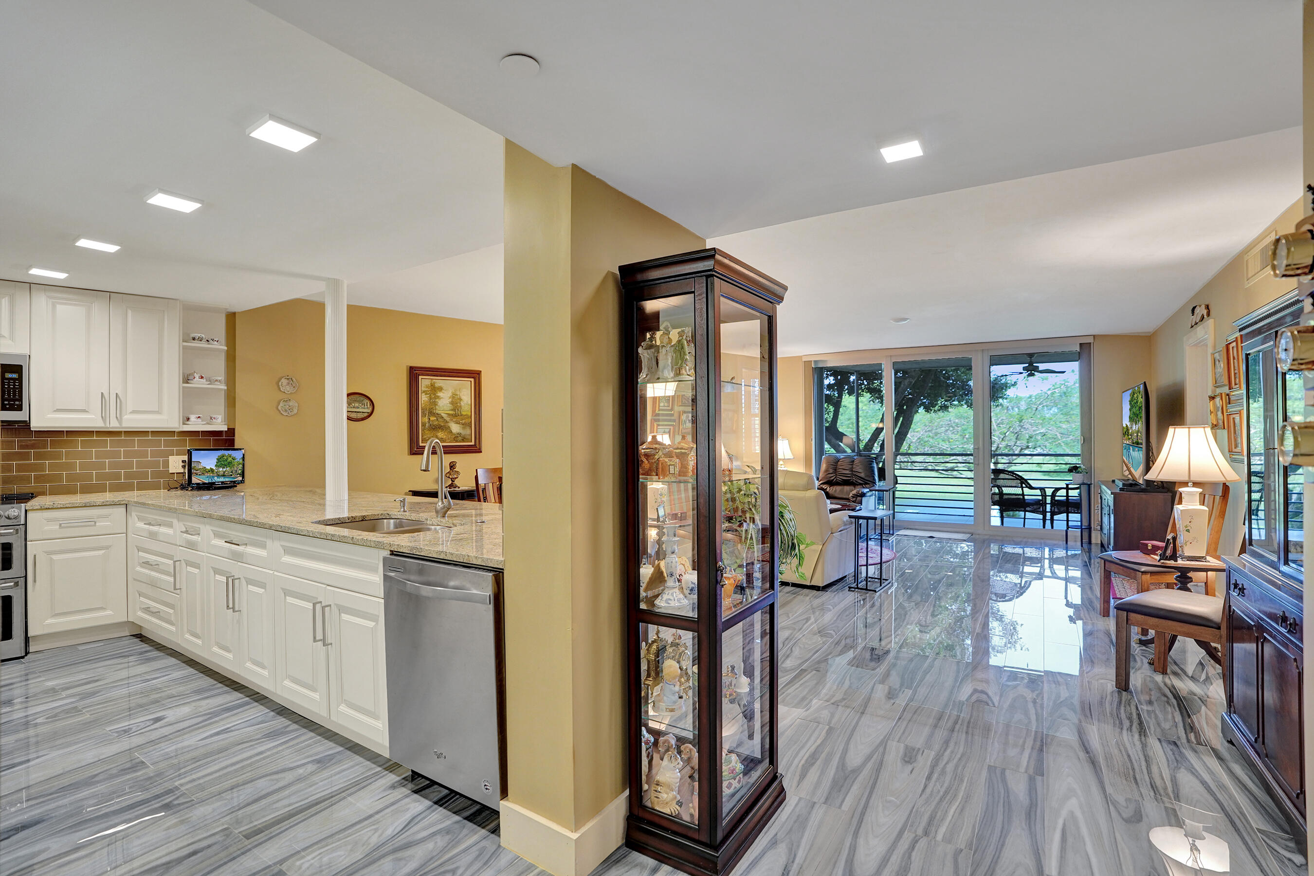 NO 117 PALM-AIRE COUNTRY CLUB - Residential