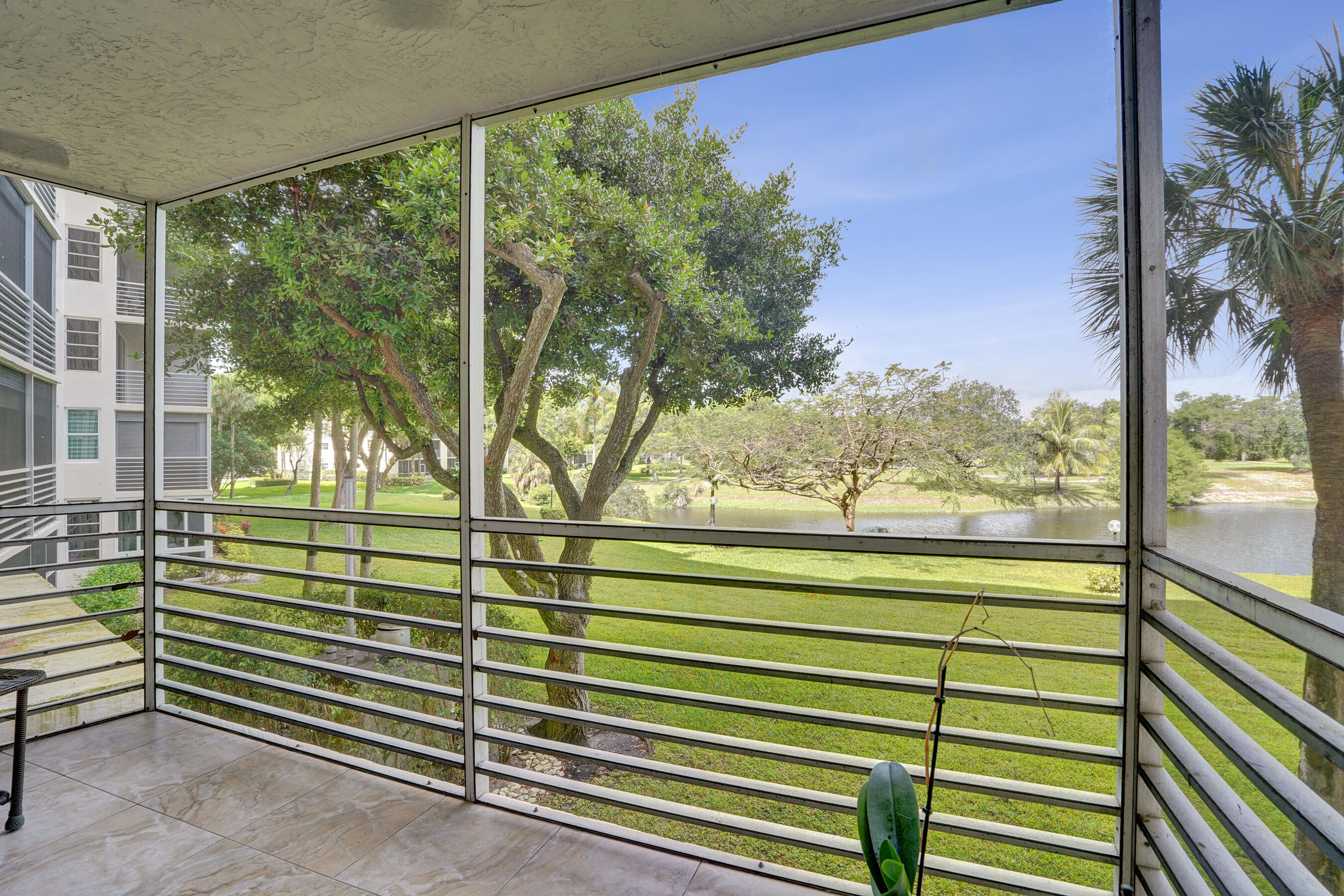 NO 117 PALM-AIRE COUNTRY CLUB - Residential