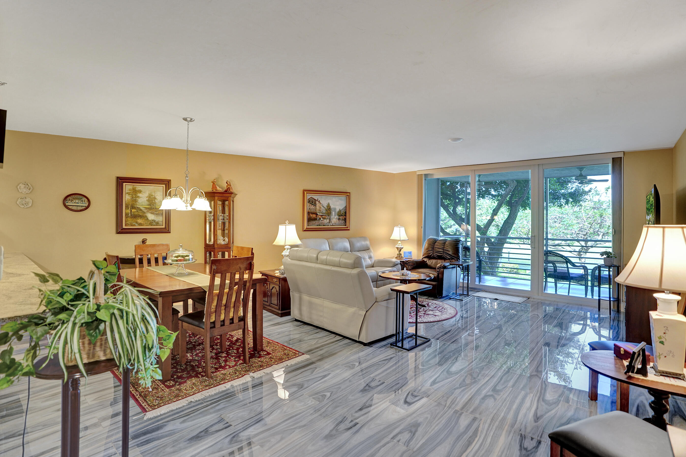 NO 117 PALM-AIRE COUNTRY CLUB - Residential