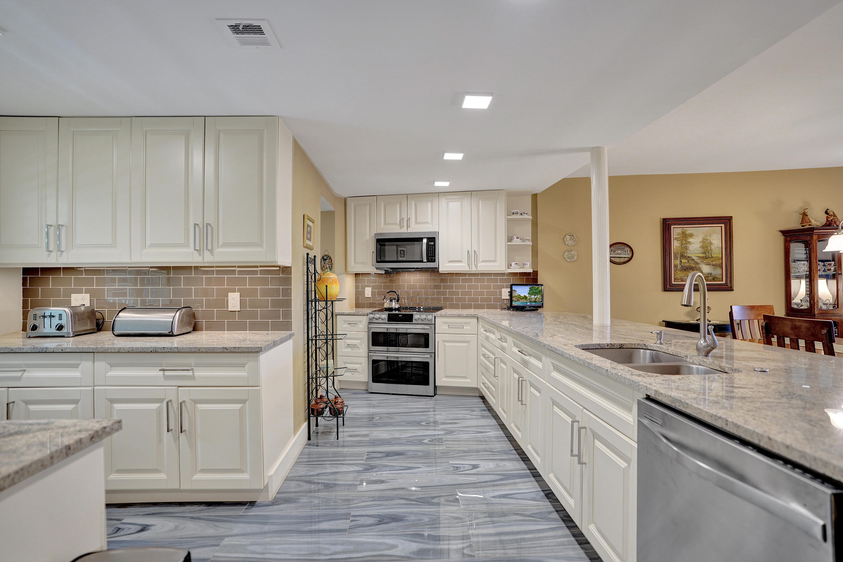 3499 Oaks Way Unit 205