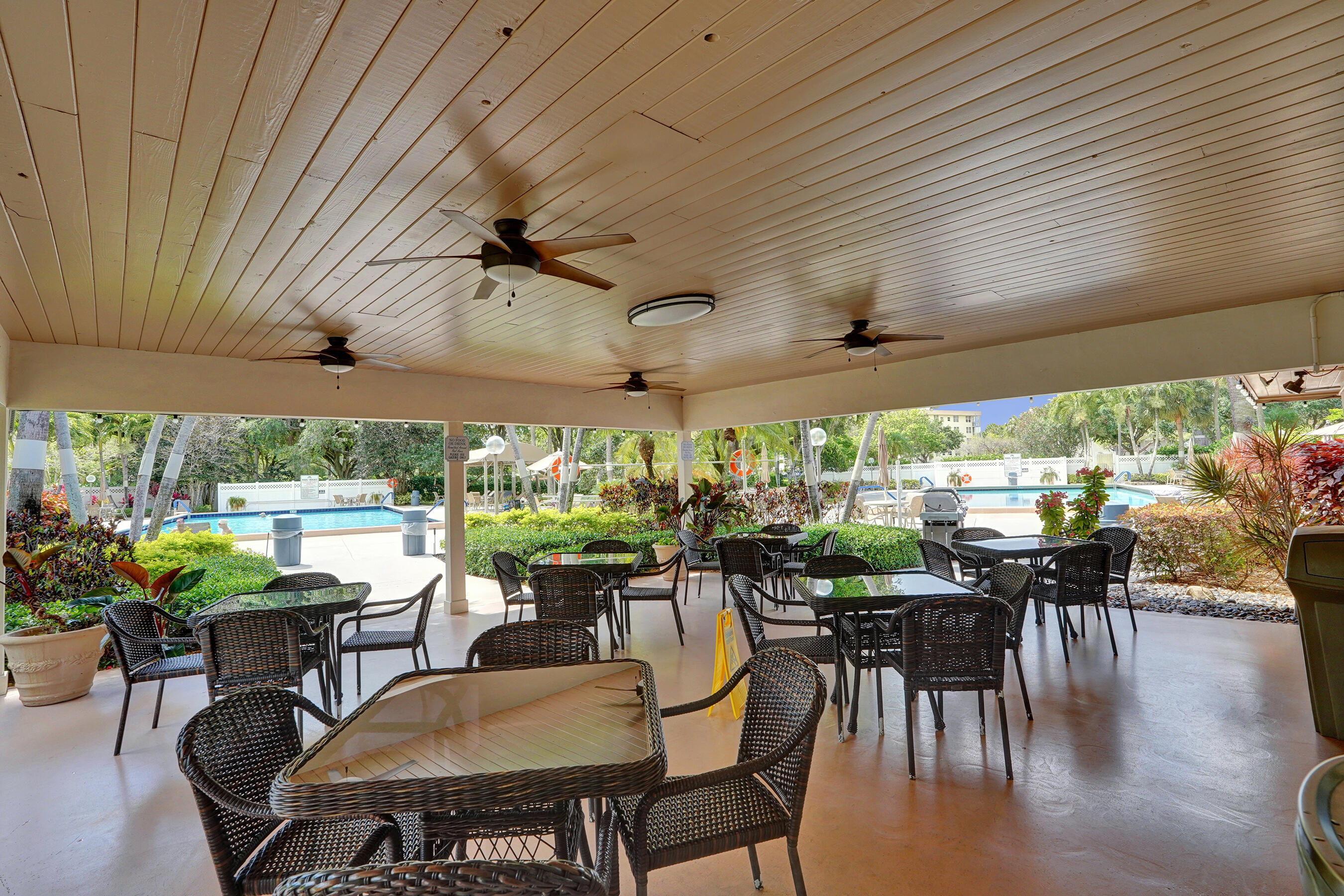NO 117 PALM-AIRE COUNTRY CLUB - Residential