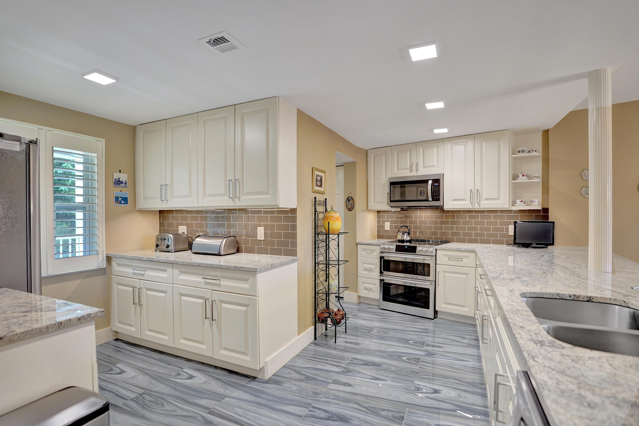 NO 117 PALM-AIRE COUNTRY CLUB - Residential