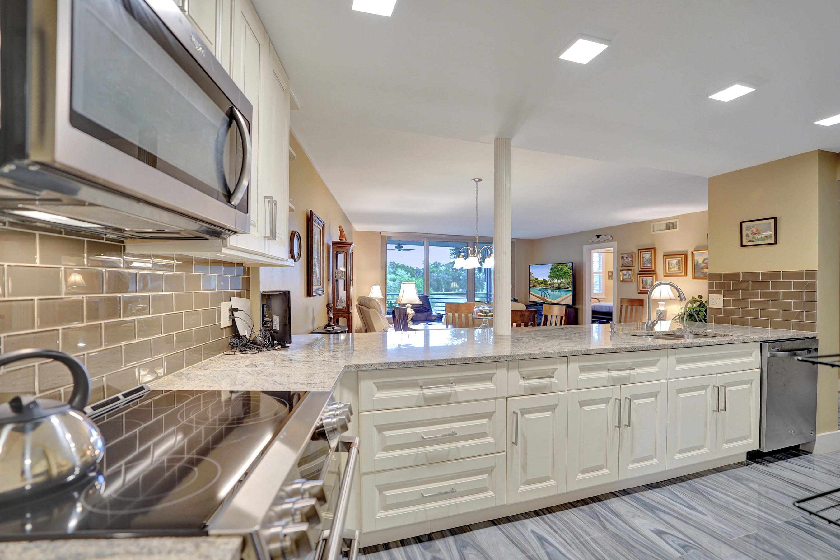 NO 117 PALM-AIRE COUNTRY CLUB - Residential